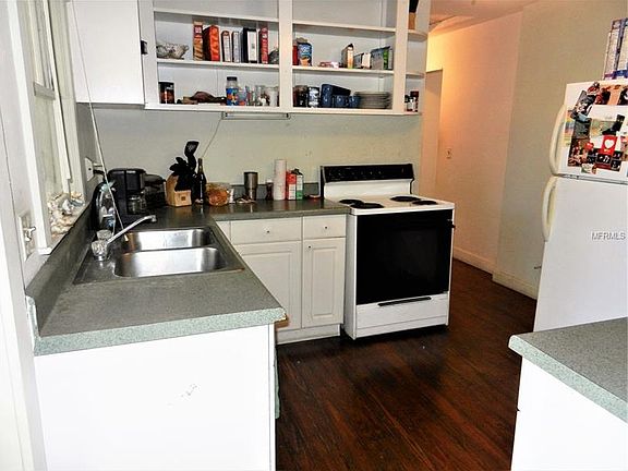 5th image of 901 S Hillcrest Ave