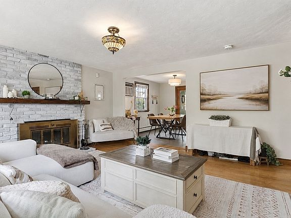 4th image of 50 Neponset Ave