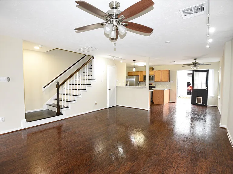 1008 Andrews St — Photo 6