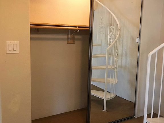 Spiral entry staircase