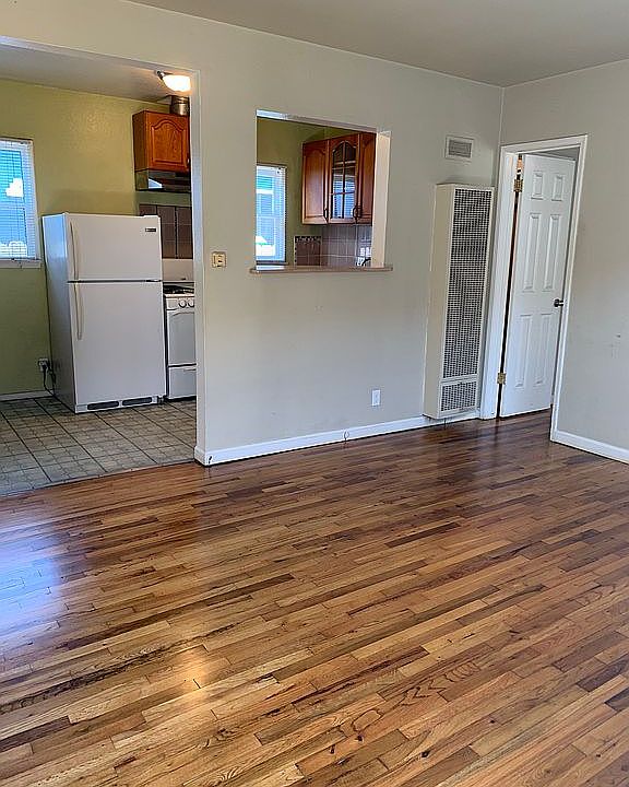 Living room (rear unit)