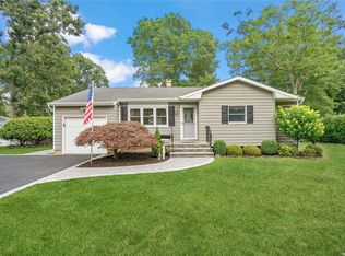 55 Stephen Rd, Bayport, NY 11705