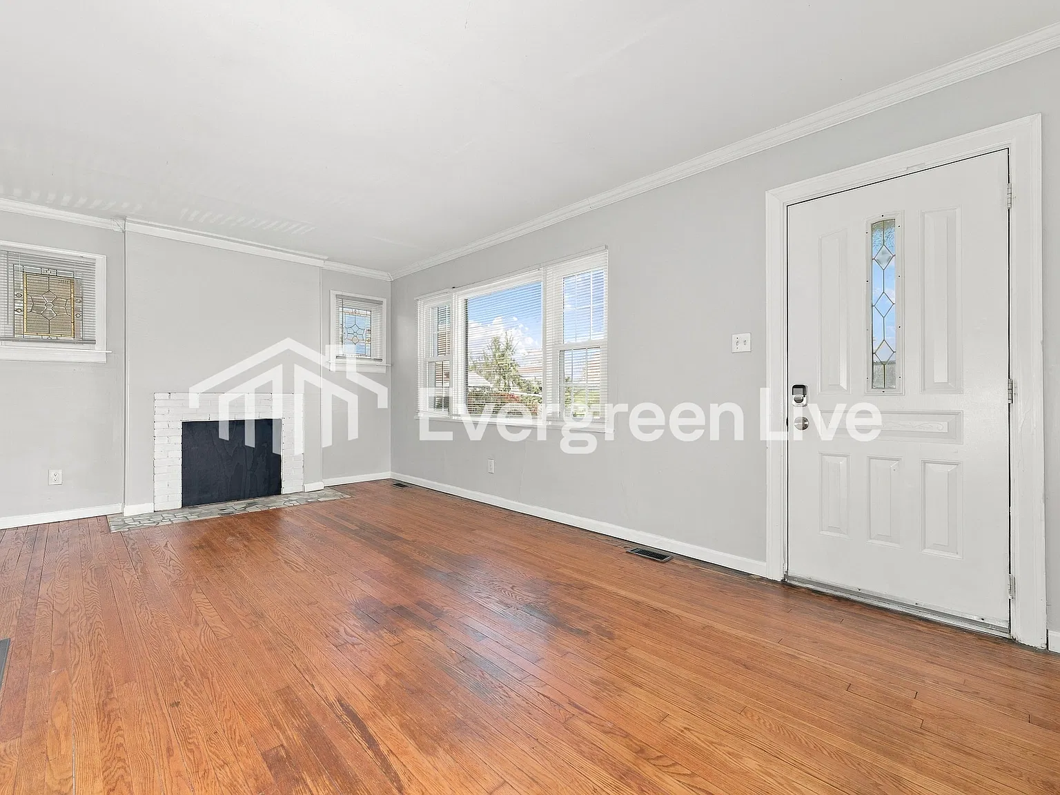 3 bed, 1.0 bath, 1408 sqft, $1,445 — Photo 3