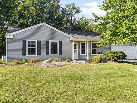 3rd image of 833 Dartmouth Dr