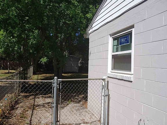 4th image of 108 Little Acres Dr