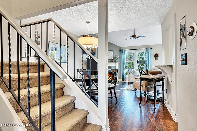 5th image of 37 Lexington Drive