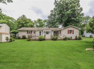 8 Highpoint Dr, Edison, NJ 08820