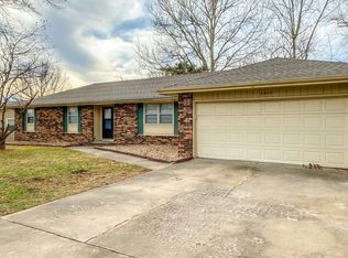 2833 S Claremont Ave, Springfield, MO 65804