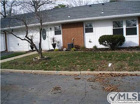 1st image of 465C Thornbury Ct