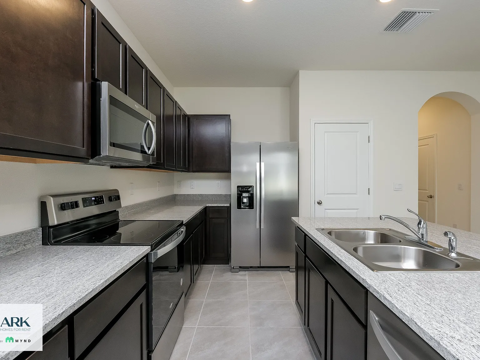 3 bed, 2.5 bath, 1673 sqft, $2,179 — Photo 3