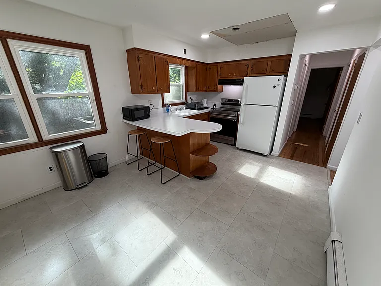 44 Pine Tree Dr — Photo 3