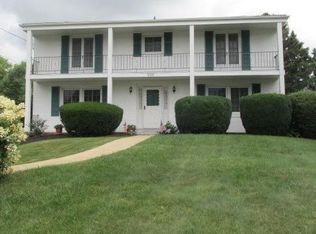 200 Roxbury Dr, Greensburg, PA 15601