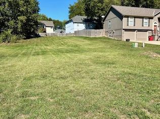 19506 E Woodsbury Rd, Independence, MO 64058