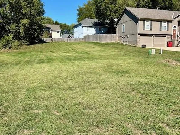 19506 E Woodsbury Rd, Independence, MO 64058