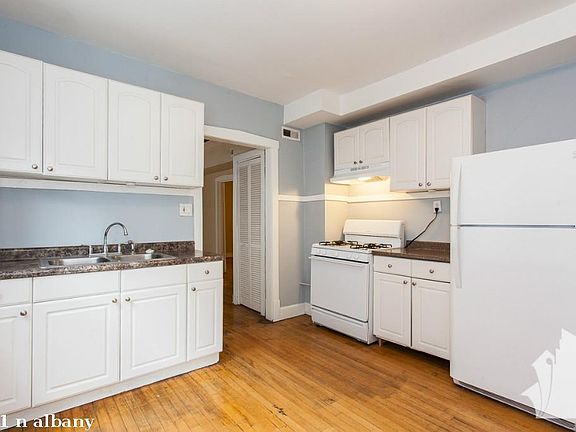 4th image of 2021 N Albany Ave #1816