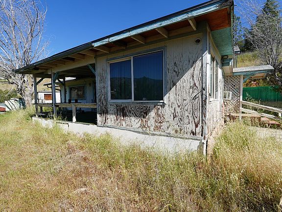 3rd image of 216 Donalda Ct