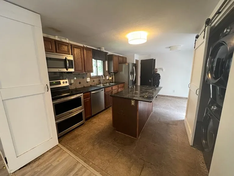 600 Bogue St — Photo 4
