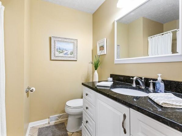 3833 Green Acre Dr, Saint Joseph, MI 49085