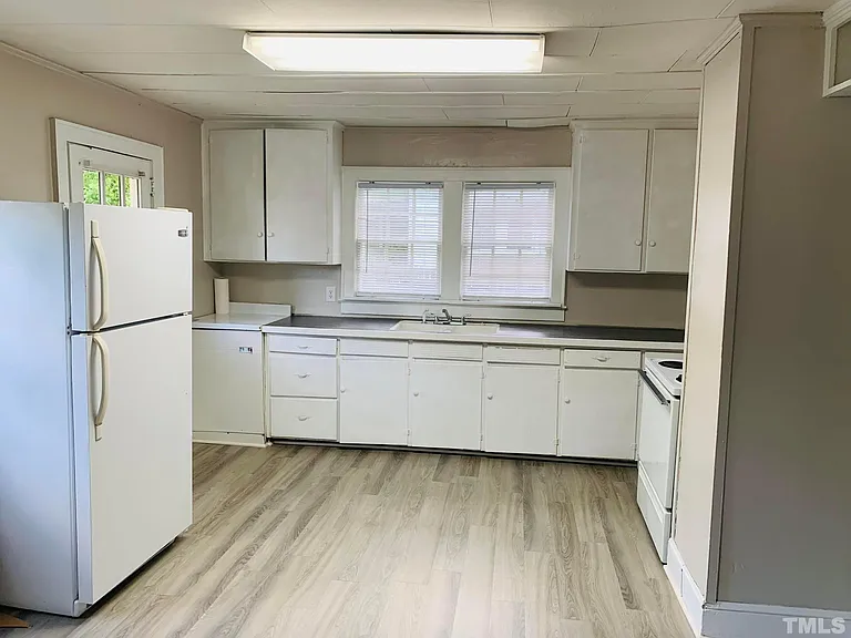 203 Hillsborough Rd — Photo 3