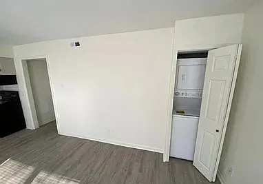 417 McGoodwin St E — Photo 8