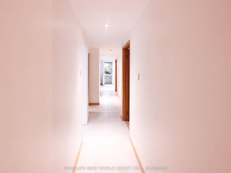 135 Pineway Blvd #LOWER LEVEL — Photo 2