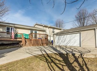2721 Matthew Dr SW, Cedar Rapids, IA 52404