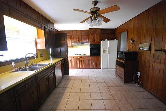 2nd image of 3709 Bernard Cir