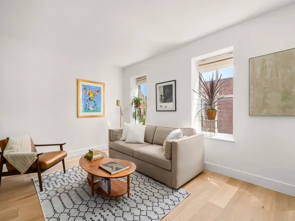 99 Bank Street image 2 of 9