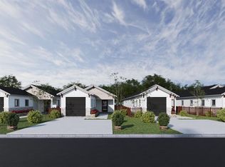 318 W Live Oak St, Angleton, TX 77515