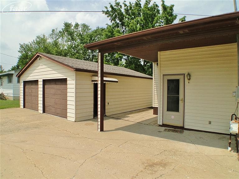 2nd image of 2054 Algonac Dr
