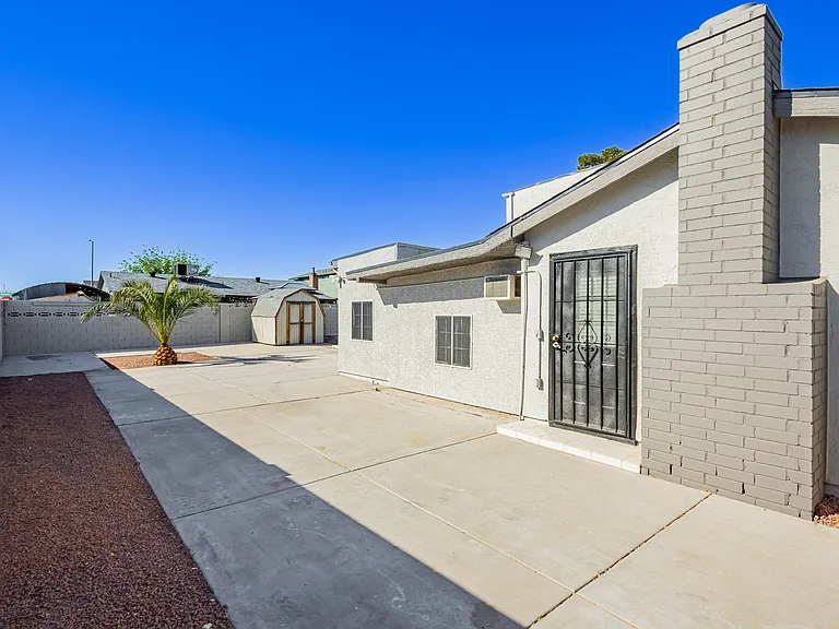 3969 Manford Cir — Photo 37