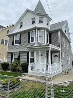 122 Seaside Ave — Photo 1