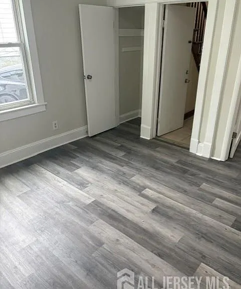 331 Somerset St — Photo 5