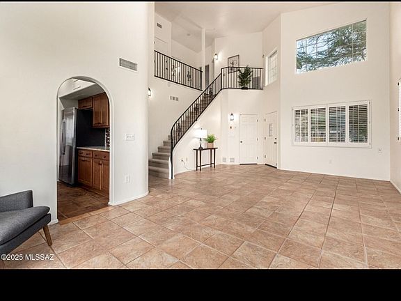 3rd image of 1659 E Deer Hollow Loop