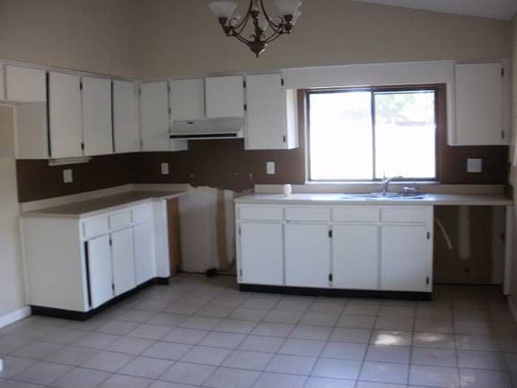 3rd image of 2005 Poplar Ct