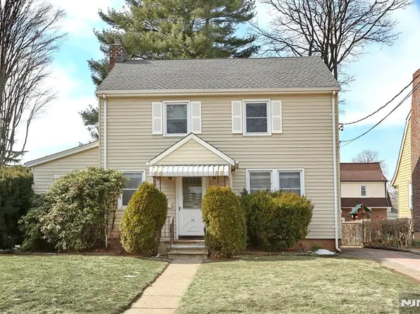 16 Carol Ln, Bergenfield, NJ 07621