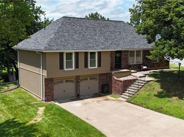 602 W Stonecrest Cir, Saint Joseph, MO 64506