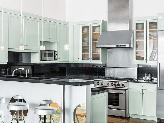 4th image of 37 Murray St Unit Phb