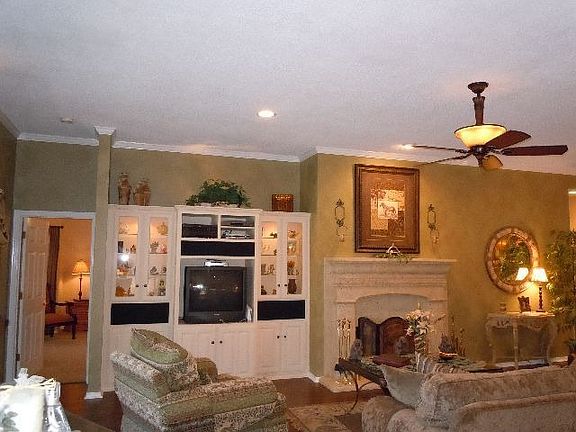 3rd image of 4309 Foxborough Trl