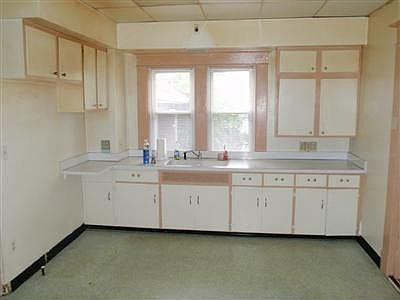 3rd image of 300 W Madison St