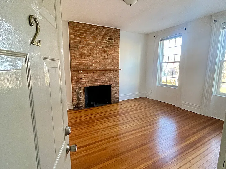 707-709 Warren St #2 — Photo 2