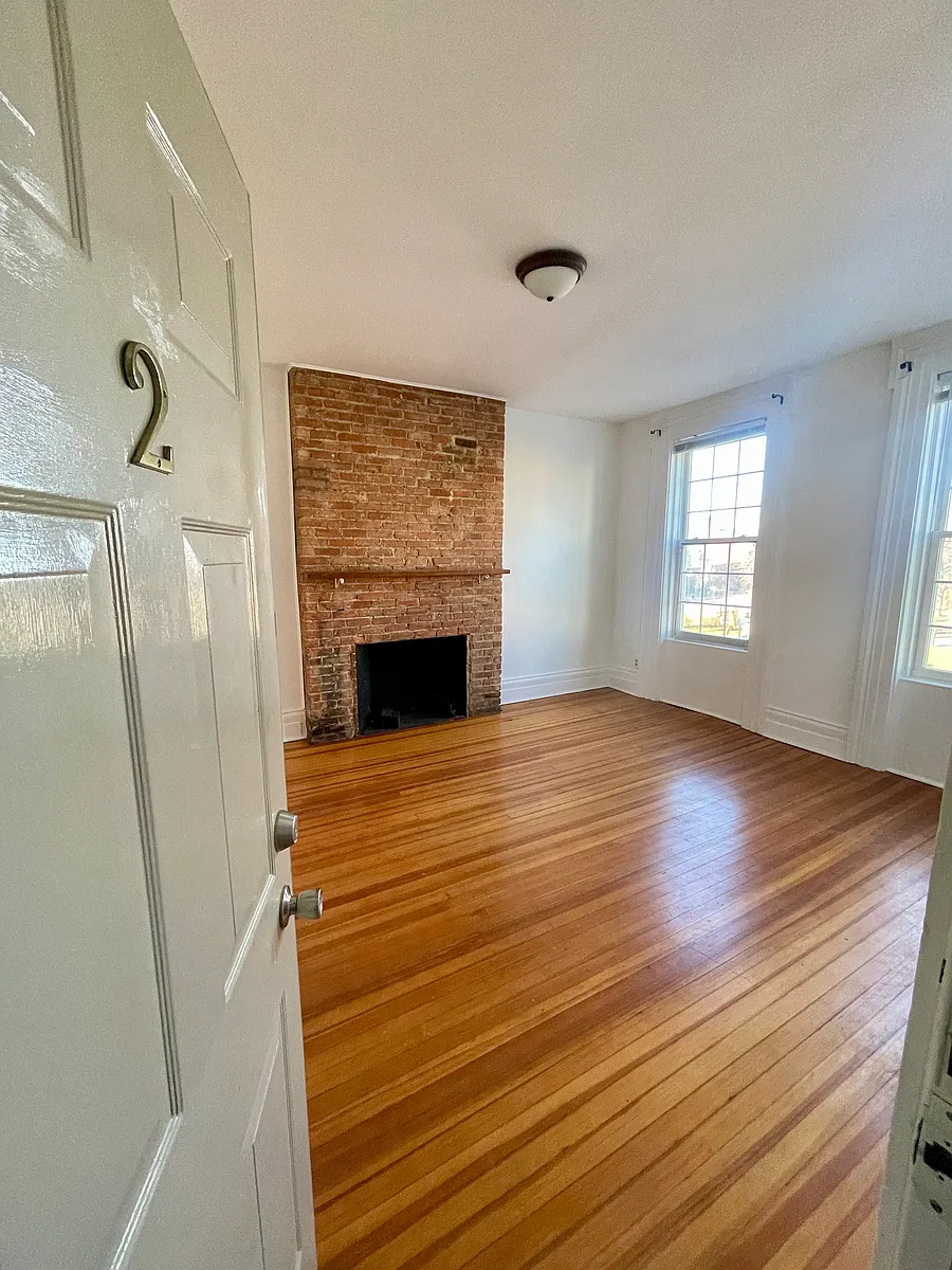 Building Photo - 707-709 Warren St #2