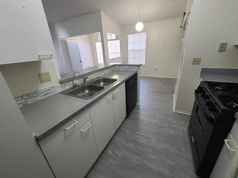 1613 Columbia Arms Cir #244 — Photo 12