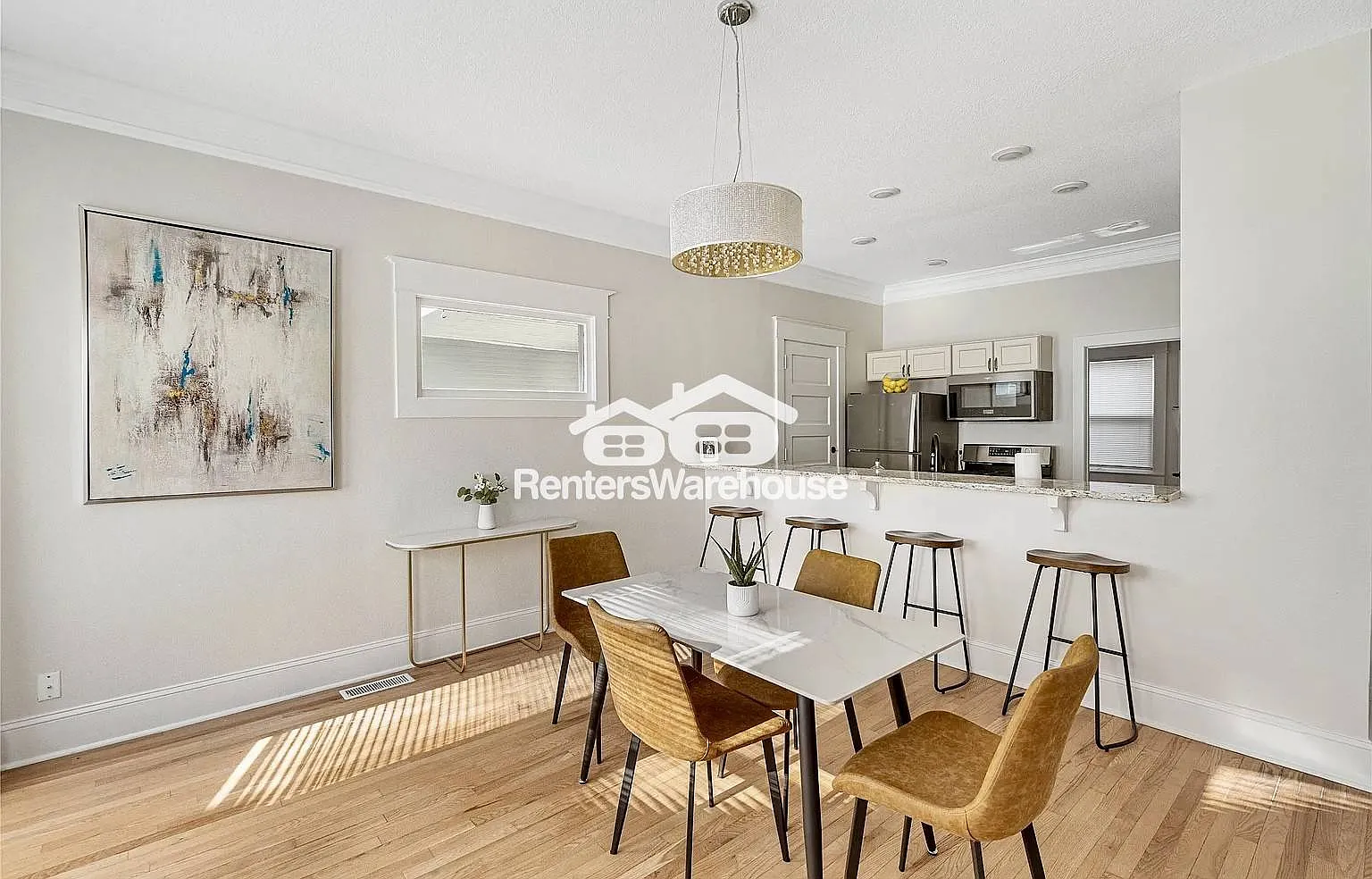 Two Bedroom Duplex- Furnished. — Photo 3