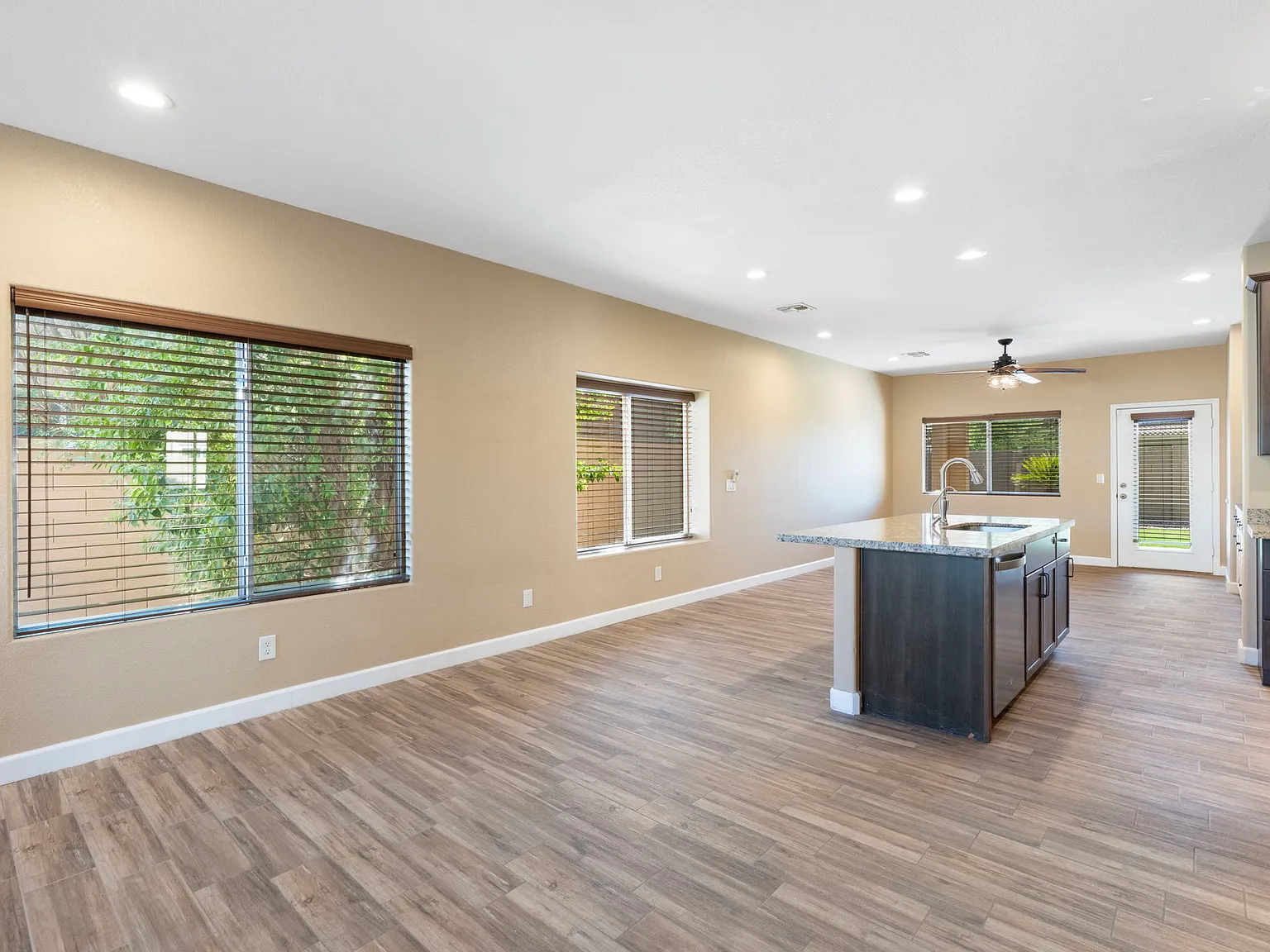 4 bed, 1656 sqft, $2,900 — Photo 3