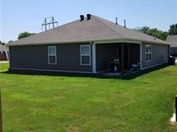 2nd image of 1302 S Springfield Dr
