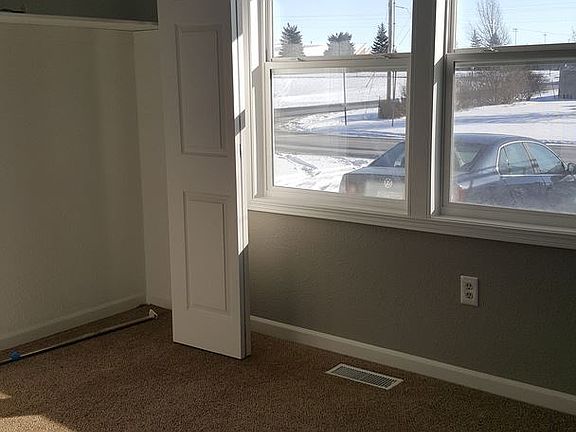 5th image of 609 N Dianne Ln