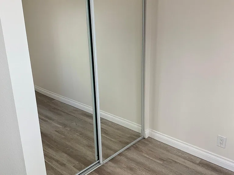 1726 Winona Blvd #201 — Photo 35