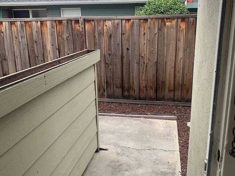 328 Waverley St — Photo 16