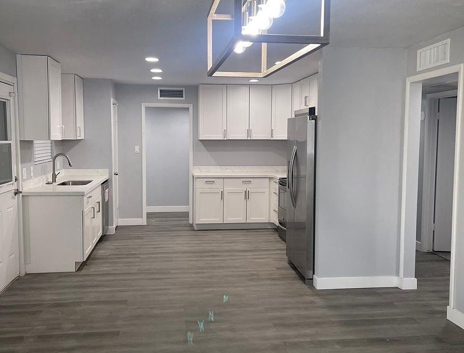 1st image of 4021 W Frier Dr